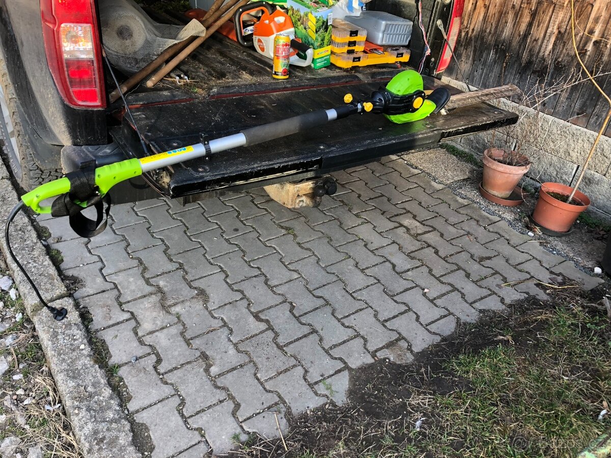 Teleskopické elektrické nůžky na živý plot
