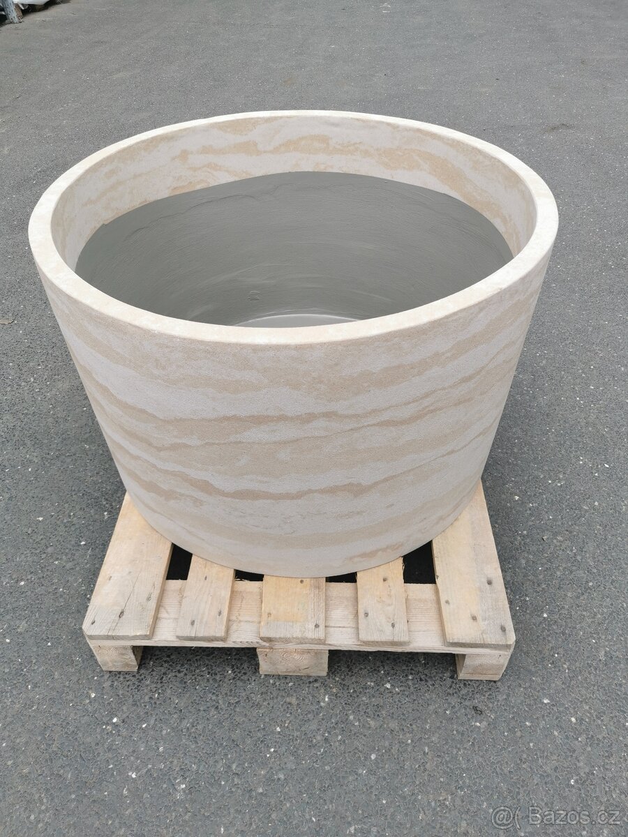 Pískovcový květináč, průměr 110cm