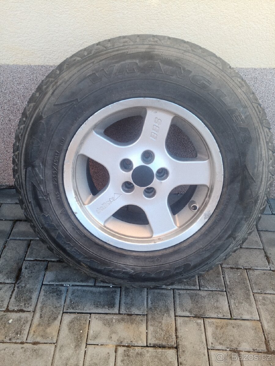 Kola jeep