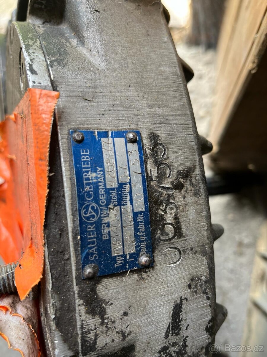 Rozvodová převodovka Sauer k hydraulice