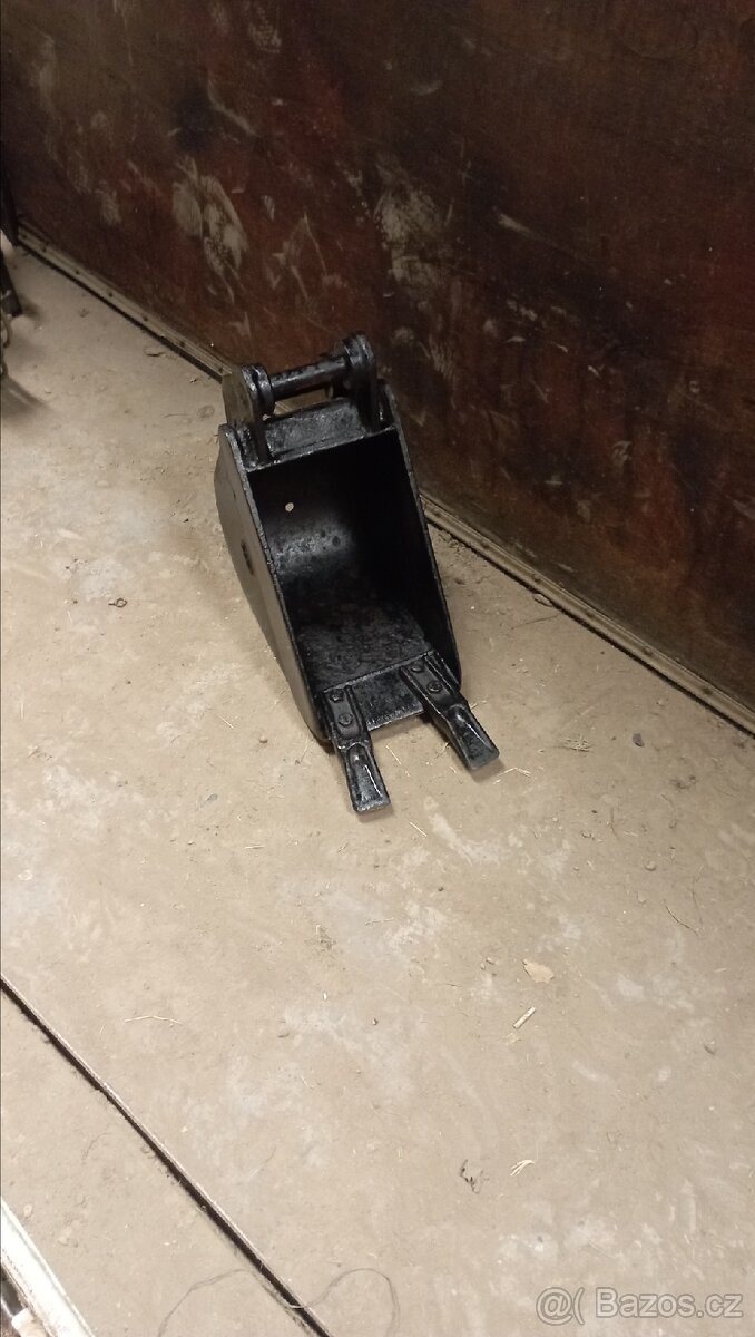 Lžíce lopata JCB 8014 8016 8018 8020 čep 25mm