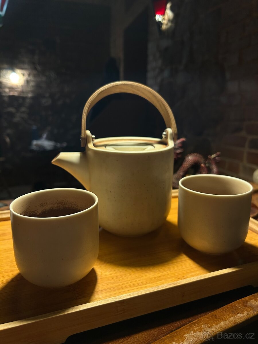 Porcelánová krémová sada na čaj