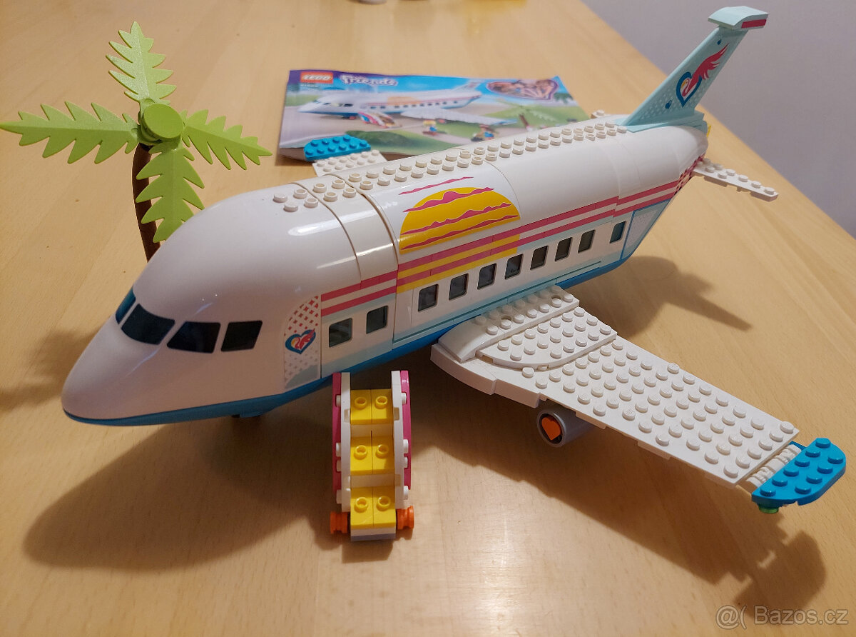 Lego friends - domy, letadlo, podložky, kostky, panacci
