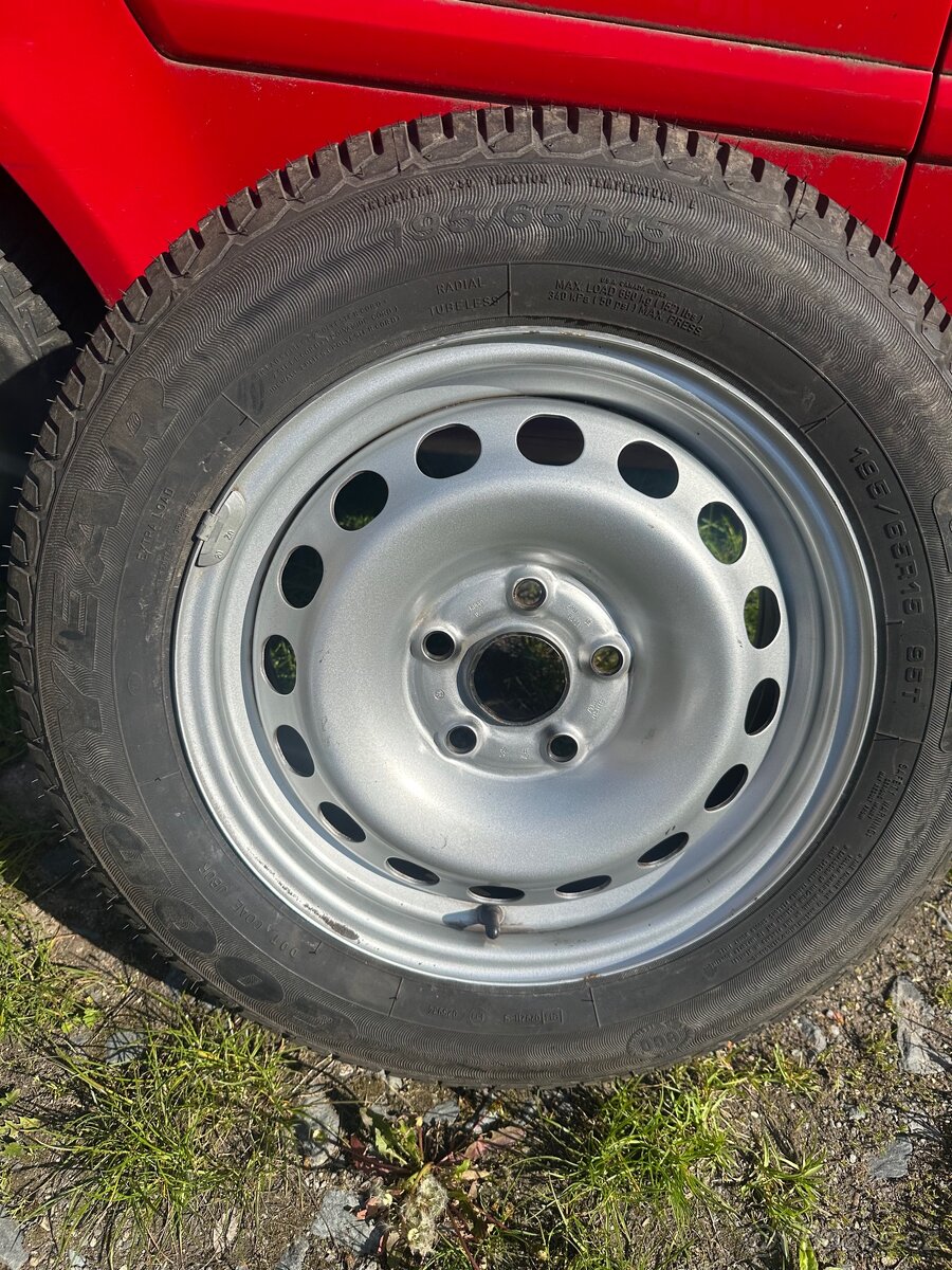 VW Škoda rezerva 5x112 s pneu 195/65/15.