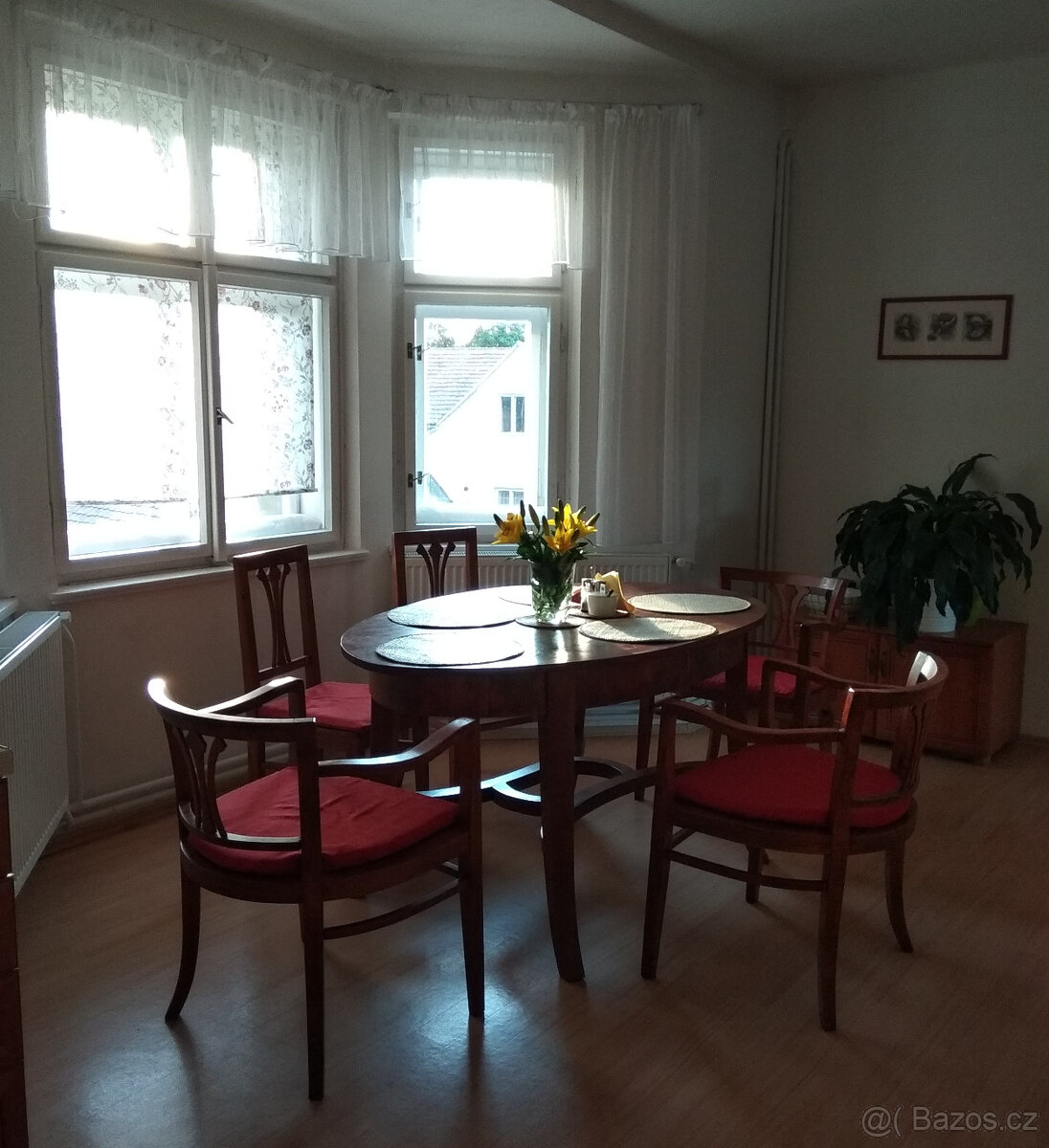Souprava do jídelny - oválný stůl, 3 křesílka, 2 židle