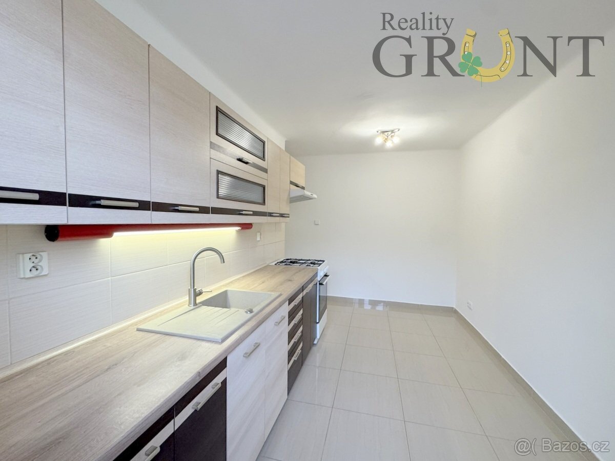 Prodej bytu 2+1 s balkónem, 60 m2 - Karviná - Nové Město
