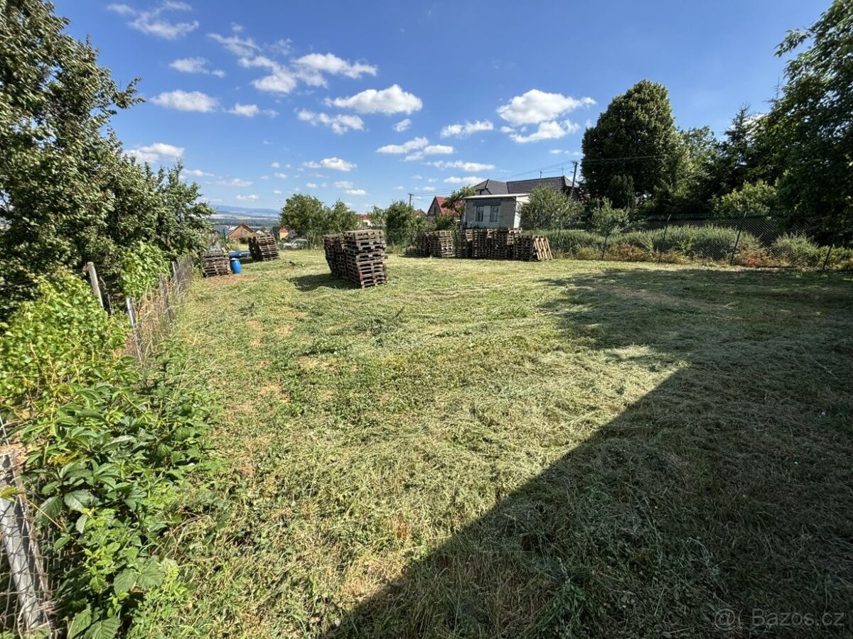 Polešovice - stavební pozemek - 1588m2 + sklípek