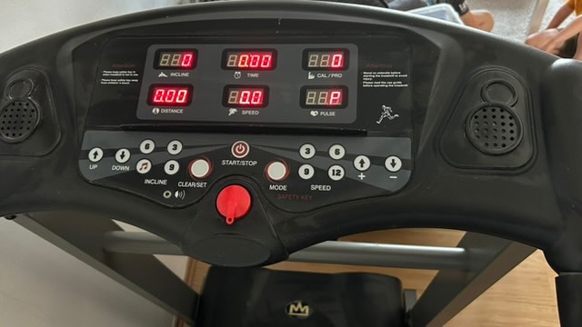Běhací pás Master F-15