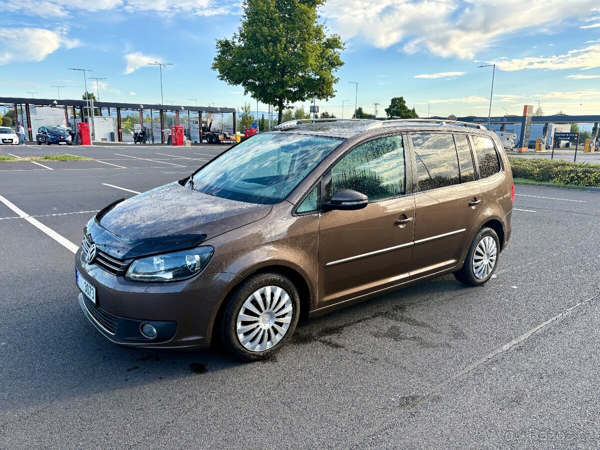 VOLKSWAGEN TOURAN 2.0 TDI HIGHLINE-PANO - 7 MÍST