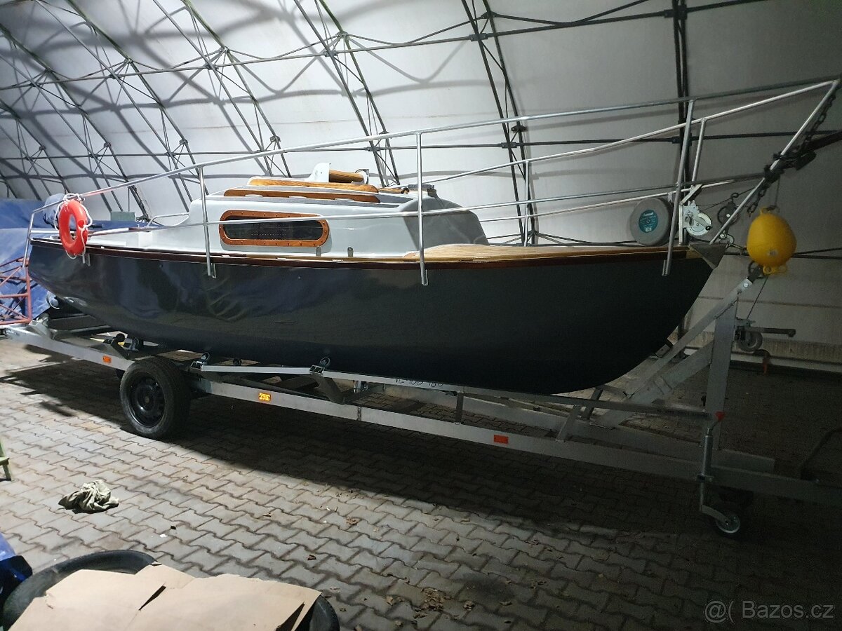 Kajutový motorový člun/ rybářská loď