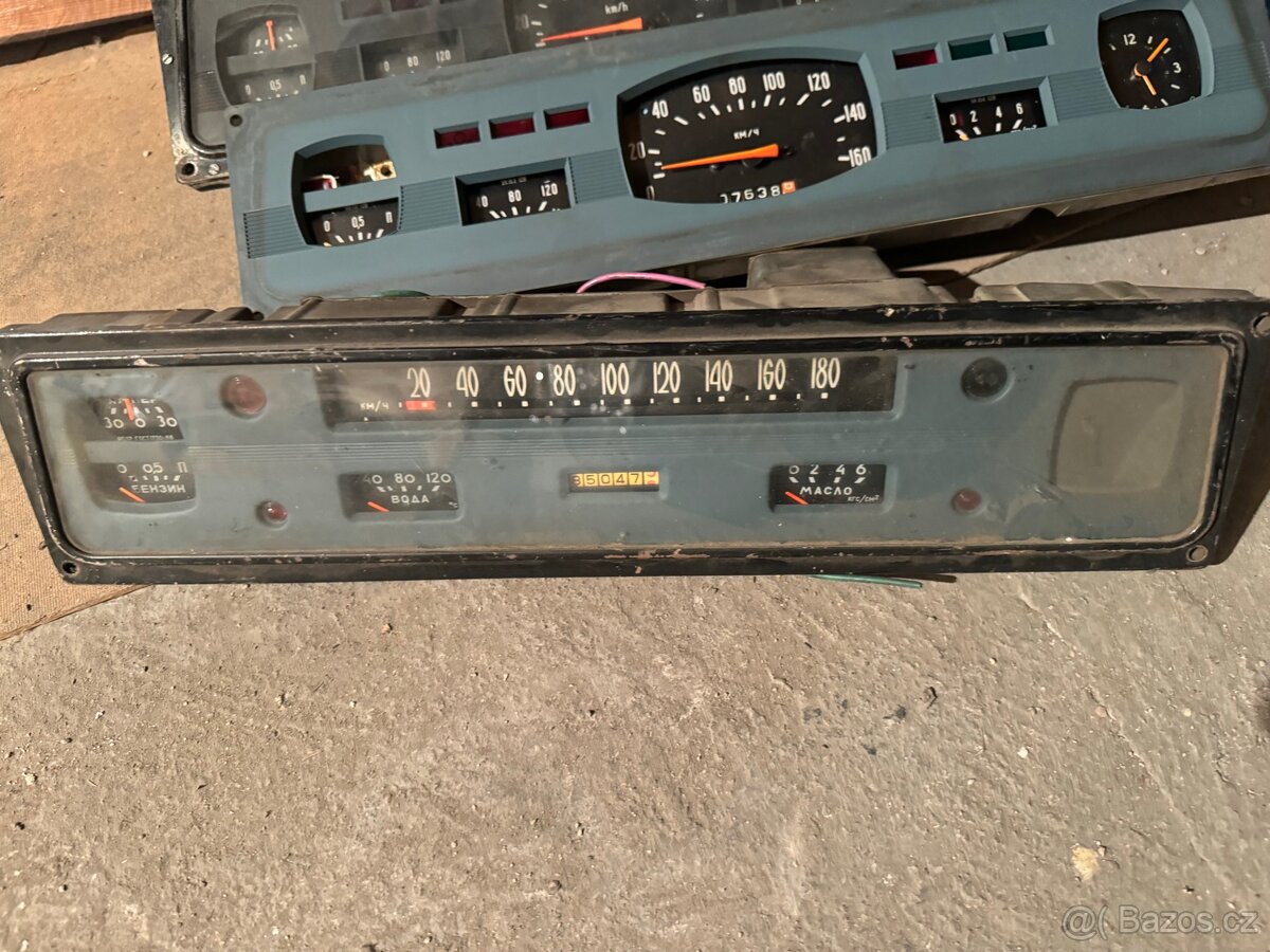 Volha Gaz 24, přistrojové desky originál