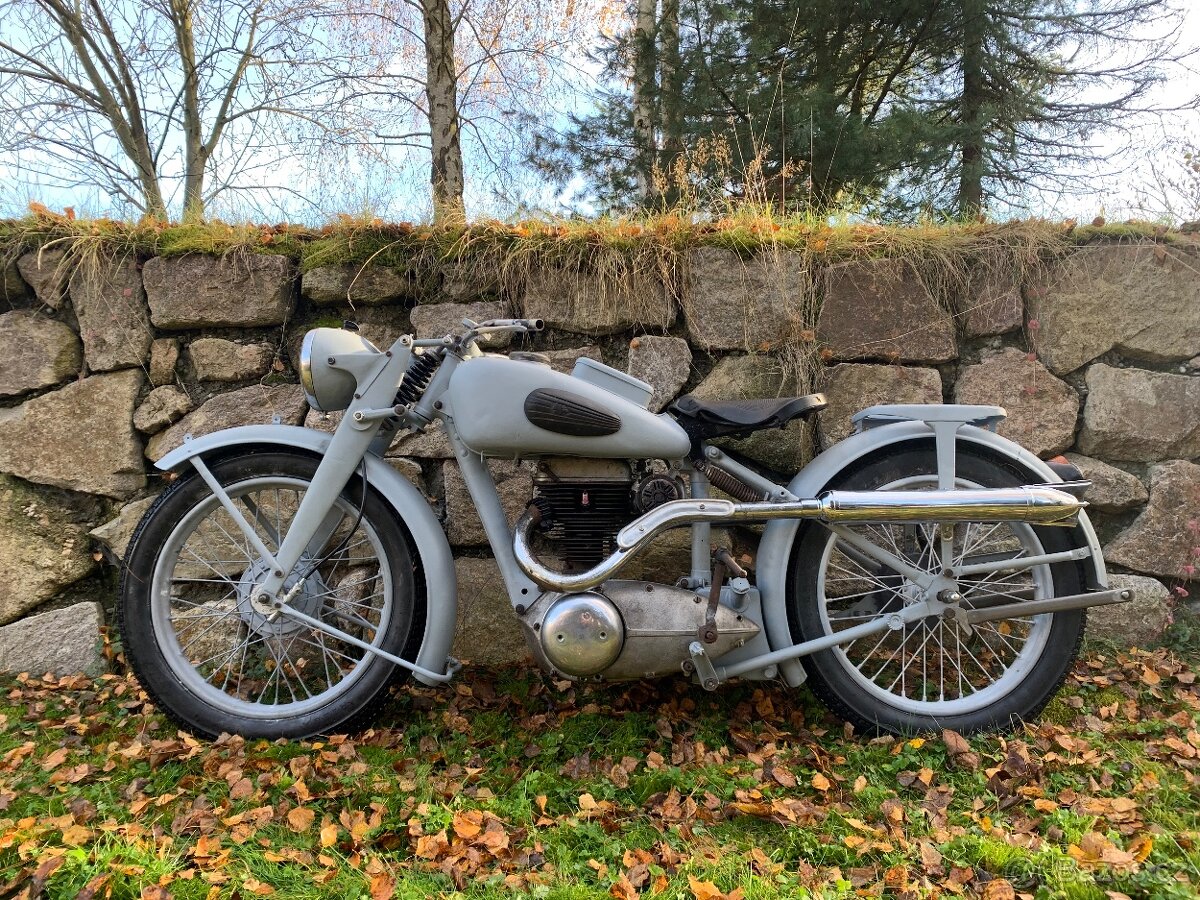 Victoria KR35 Pionier