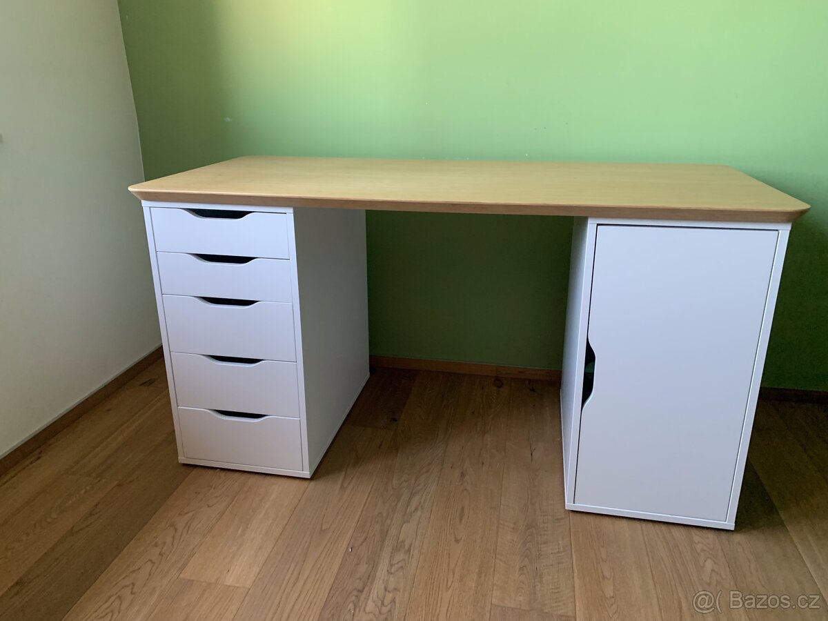 Psací / pracovní stůl