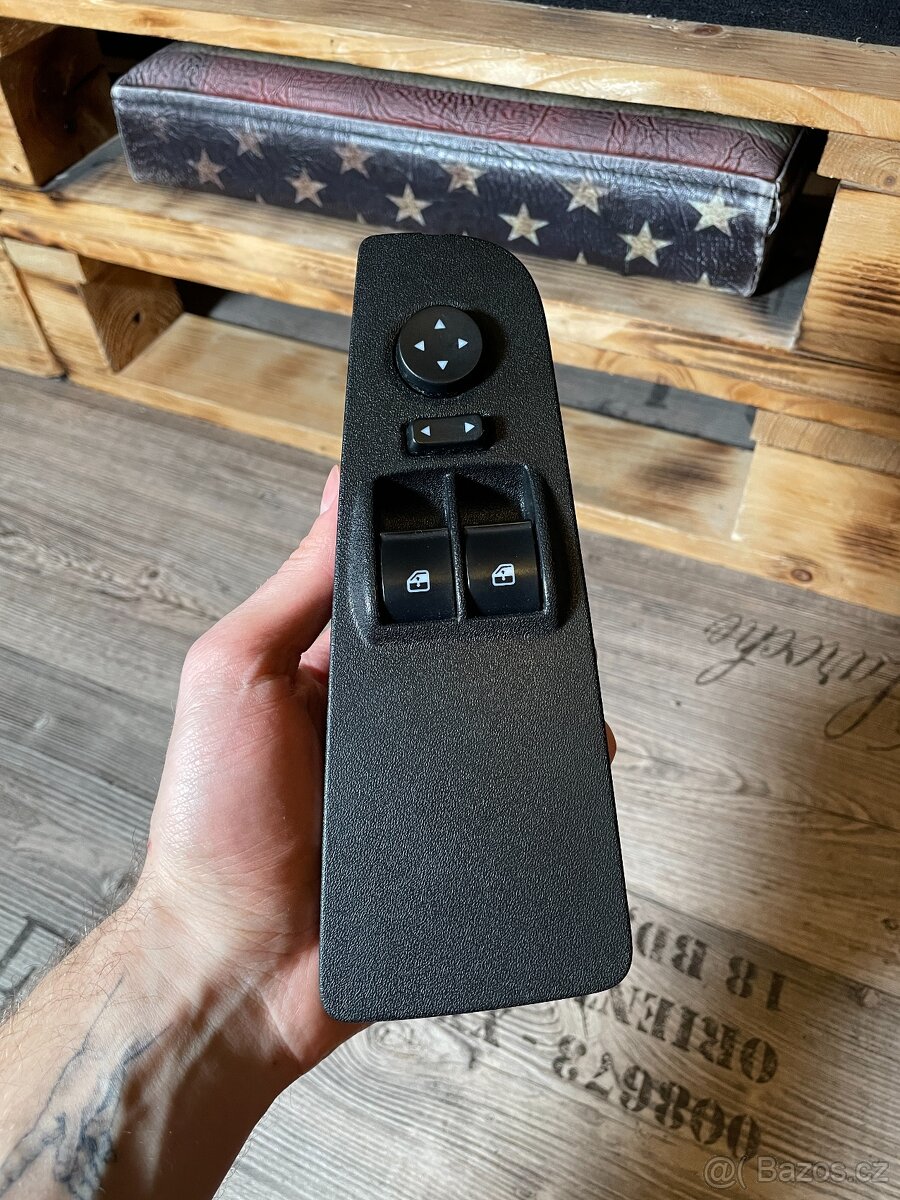 Levé přední ovládání oken a zrcátek Fiat Grande Punto