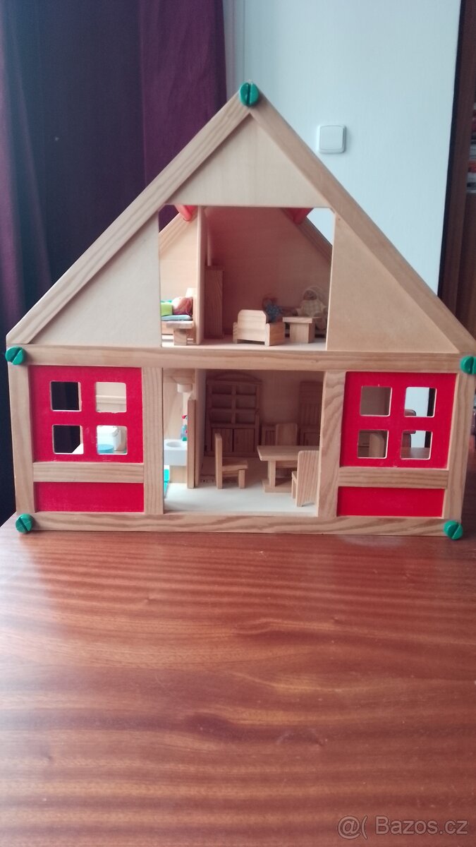 Dřevěný domeček pro panenky