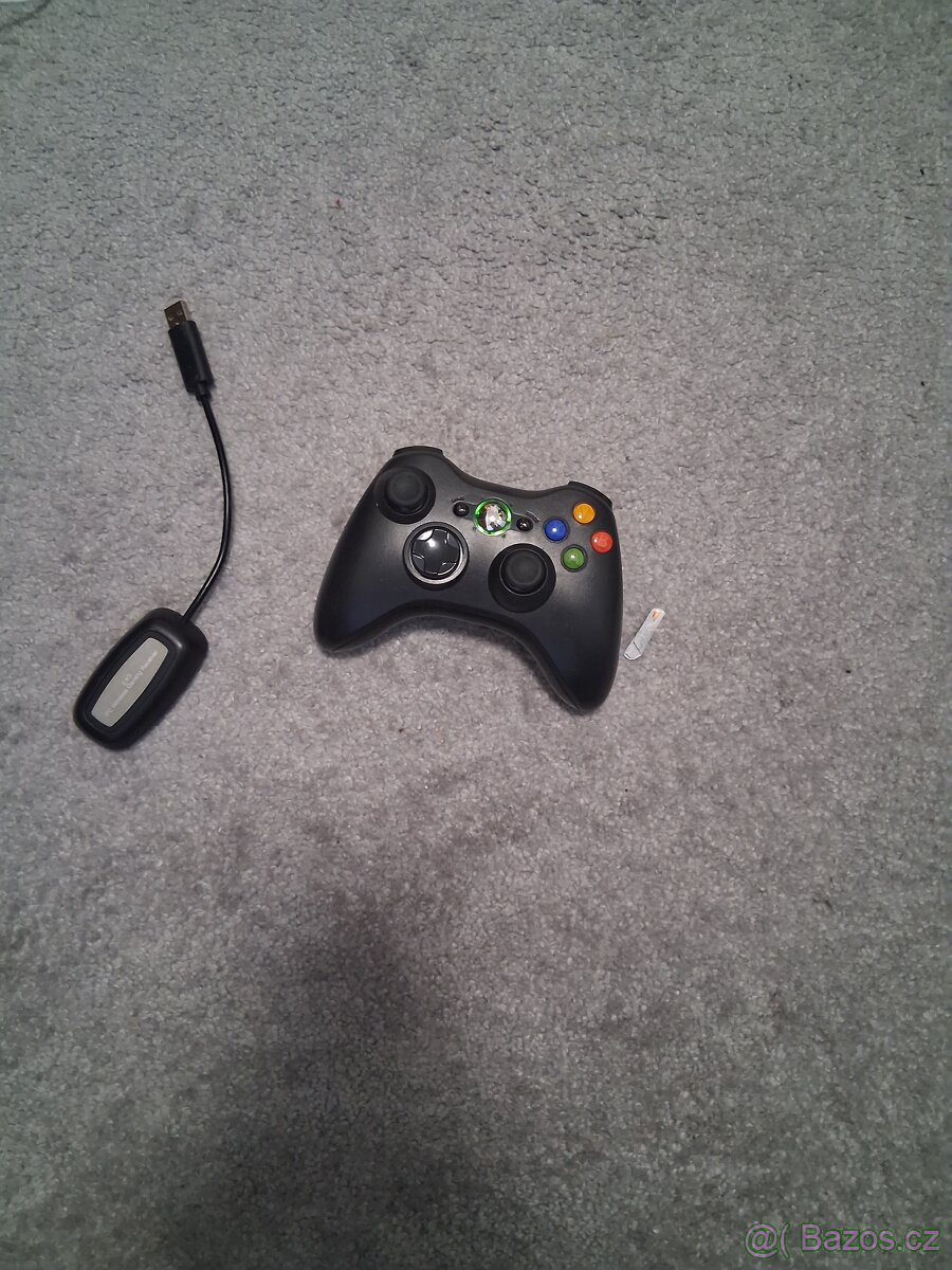 Prodám ovladač na xbox 360