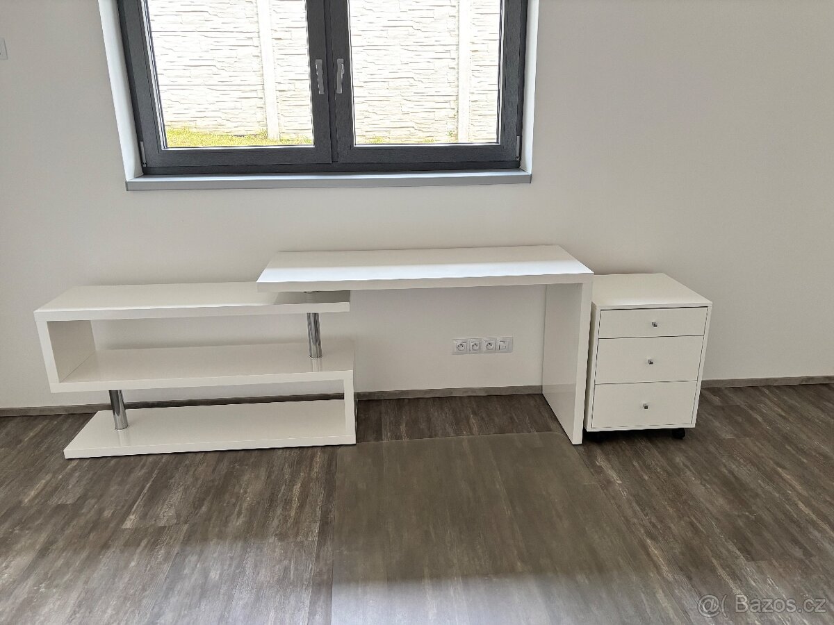 Kancelářský psací stůl