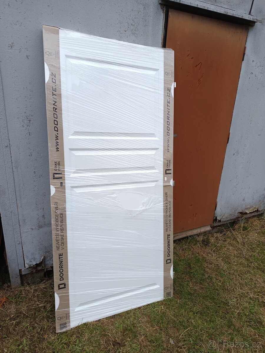 Prodám vnitřní dveře Troja plné bílé 90L 2 ks