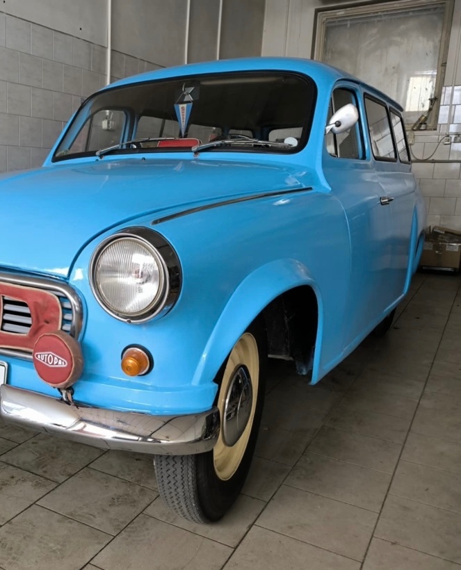 Kryty přídavných mlhovek a dálkových světel.