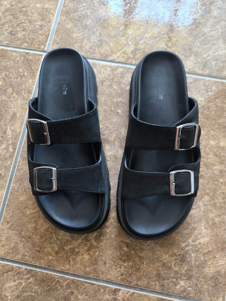 Dámské černé pantofle 38