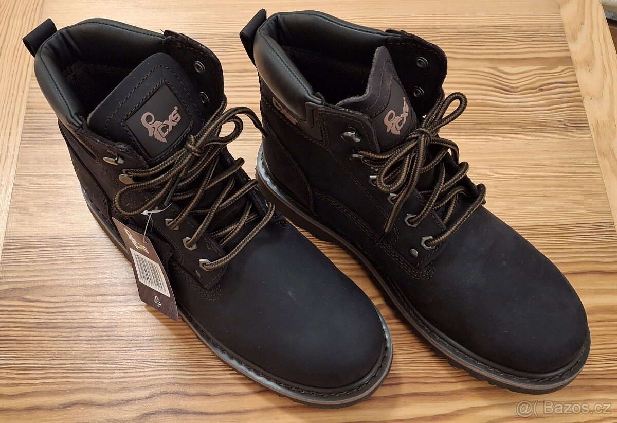 Nové pracovní boty.