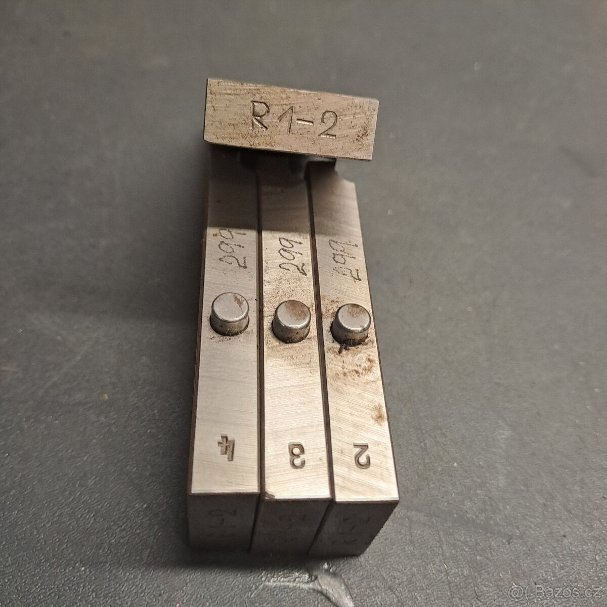 PRODÁM NOŽE DO ZÁVITOŘEZU