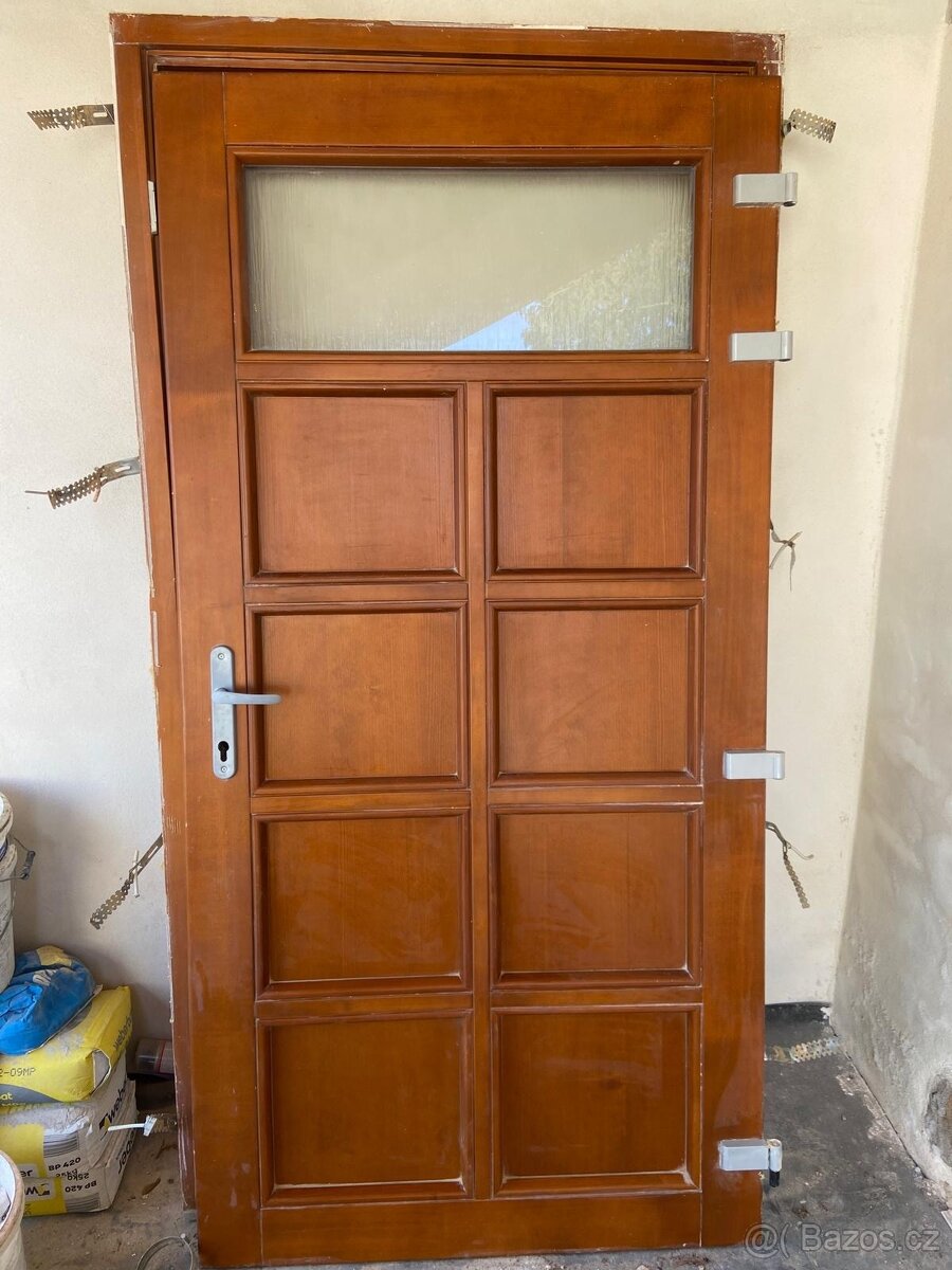 vchodové dveře