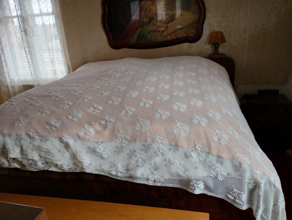 Ručně háčkovaný přehoz přes postel