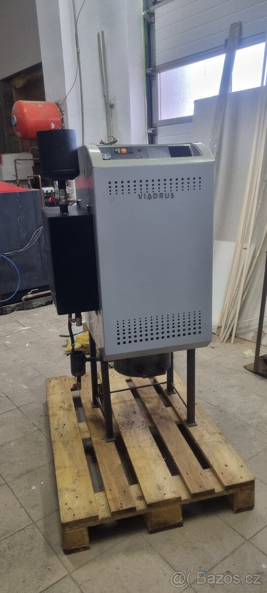 Kotel na vyjety olej 25kw teplovodní