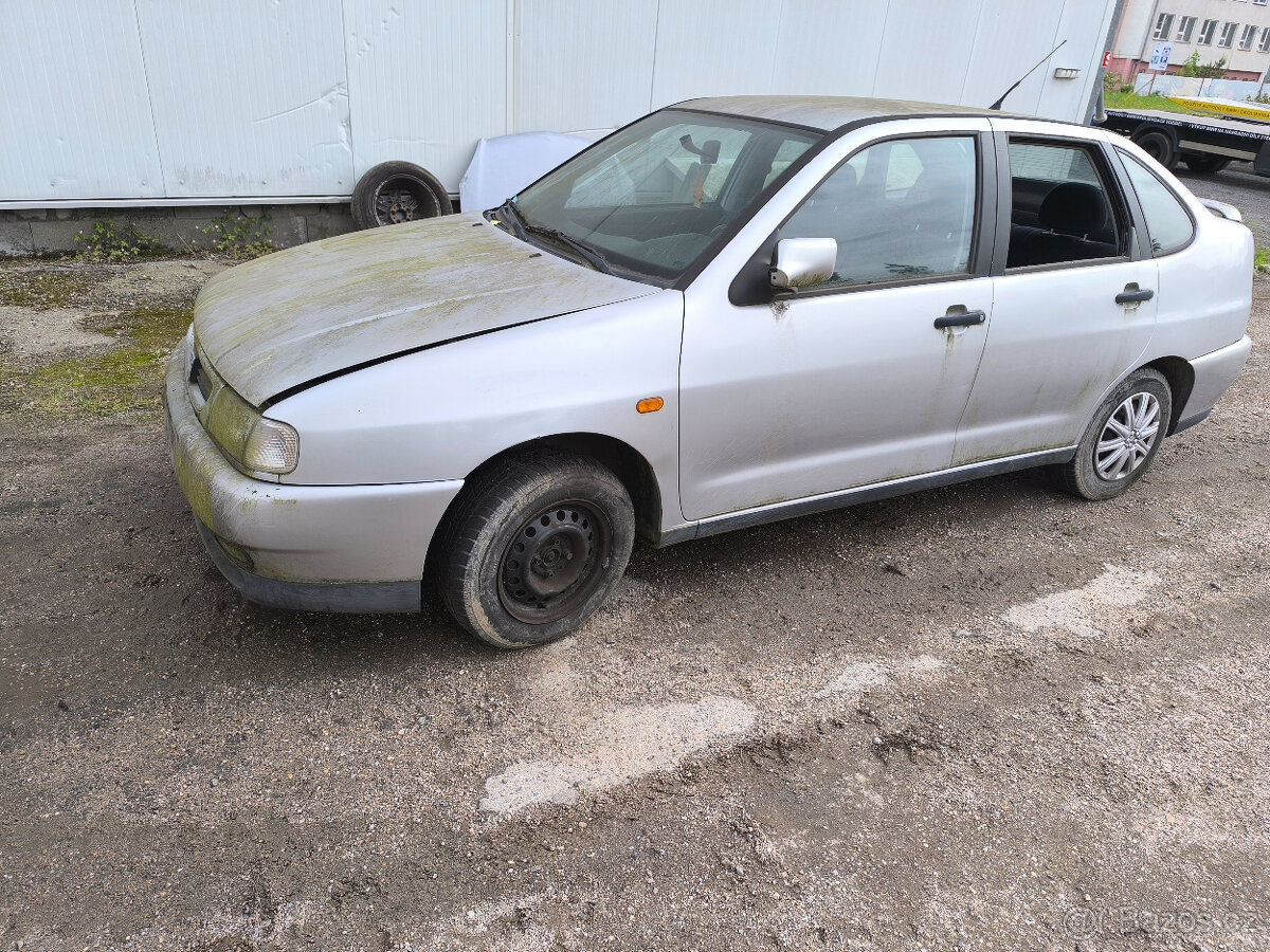 Seat cordoba veškeré náhradní díly z vozu.Levně