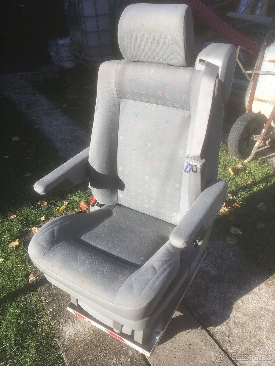 Otočná sedačka VW T4 do druhé řady