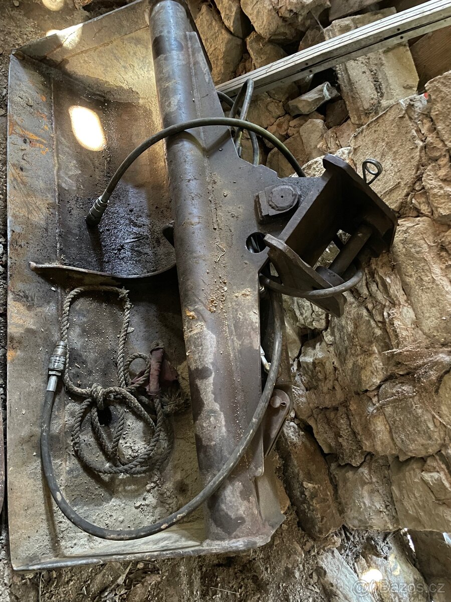 Svahová lžíce 120 cm hydraulicky naklápěná svahovka