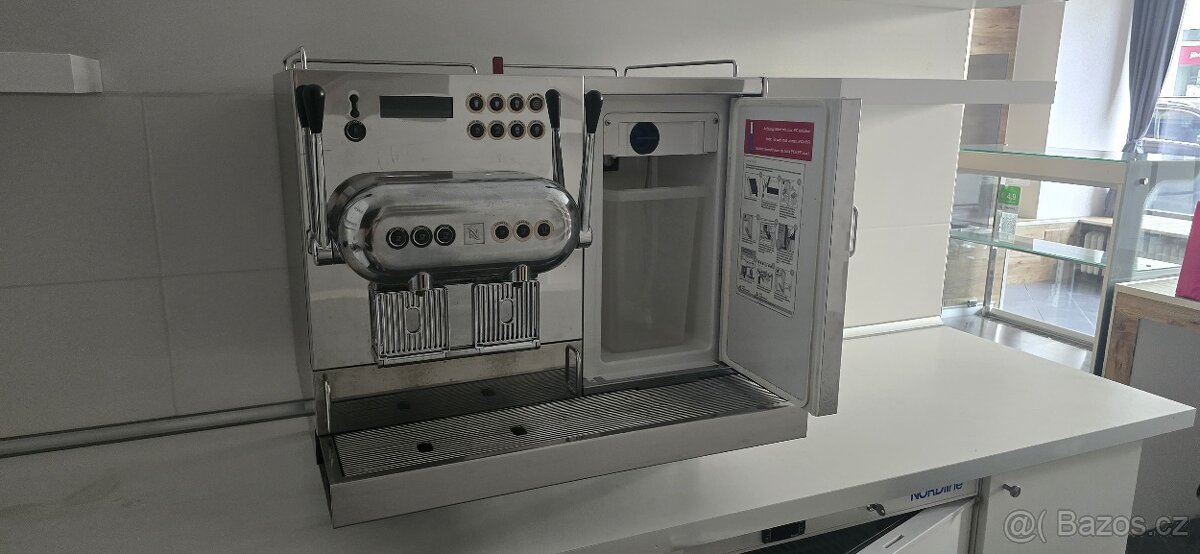 Kávovar Nespresso professional AGUILA 220