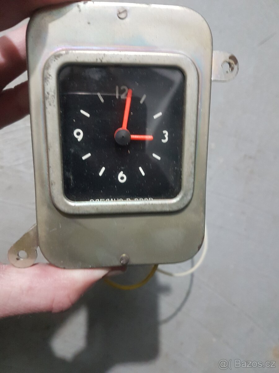 Hodiny Volha 24