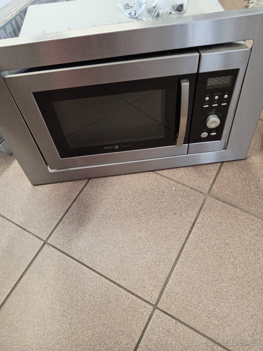 Vestavná nerezová mikrovlnka fagor