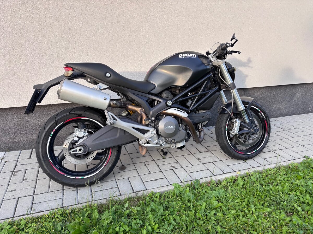 Ducati Monster 696, perfektní stav