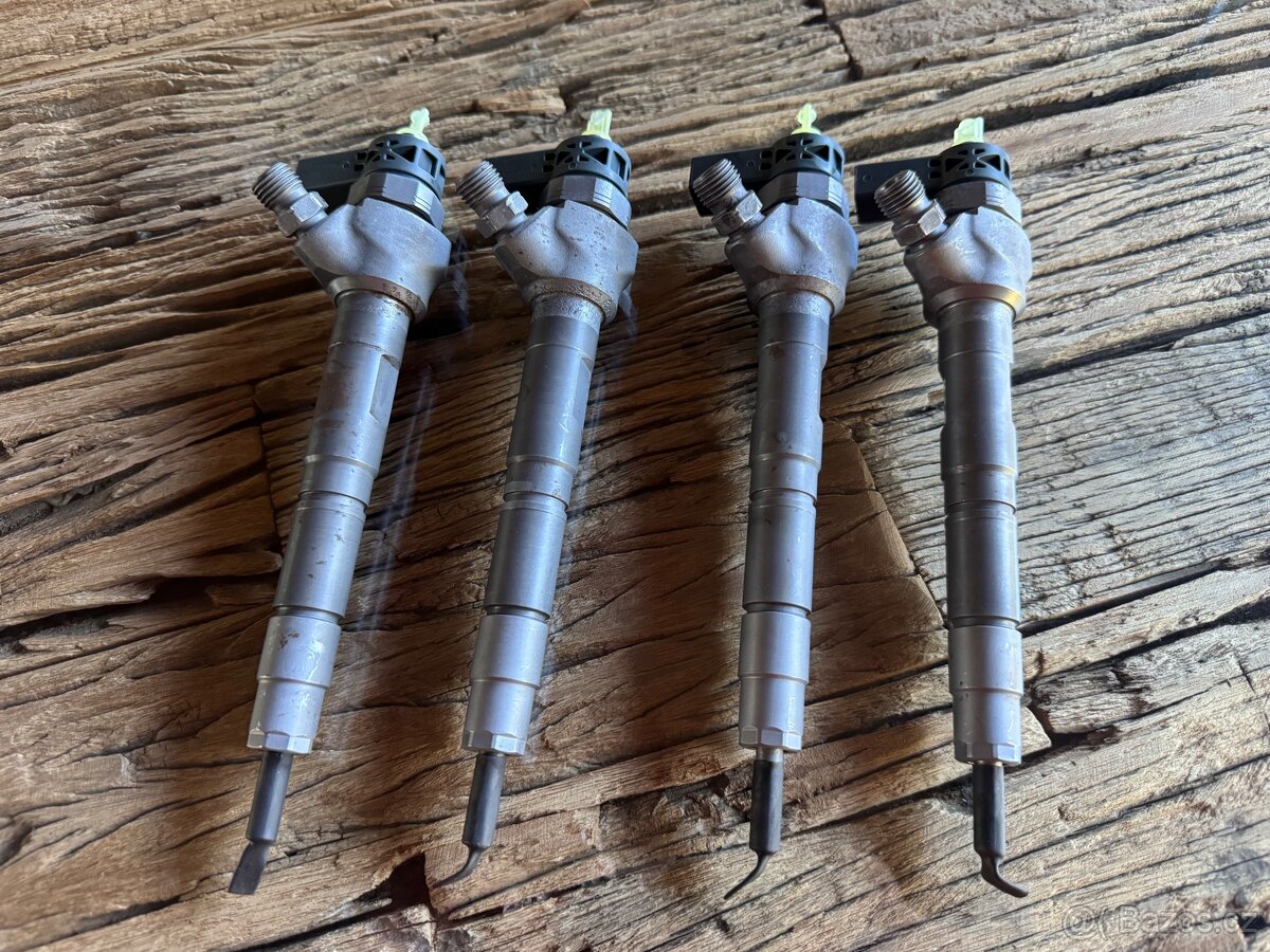 Prodám sadu 4ks vstřikovacích trysek Bosch BO 0445110647