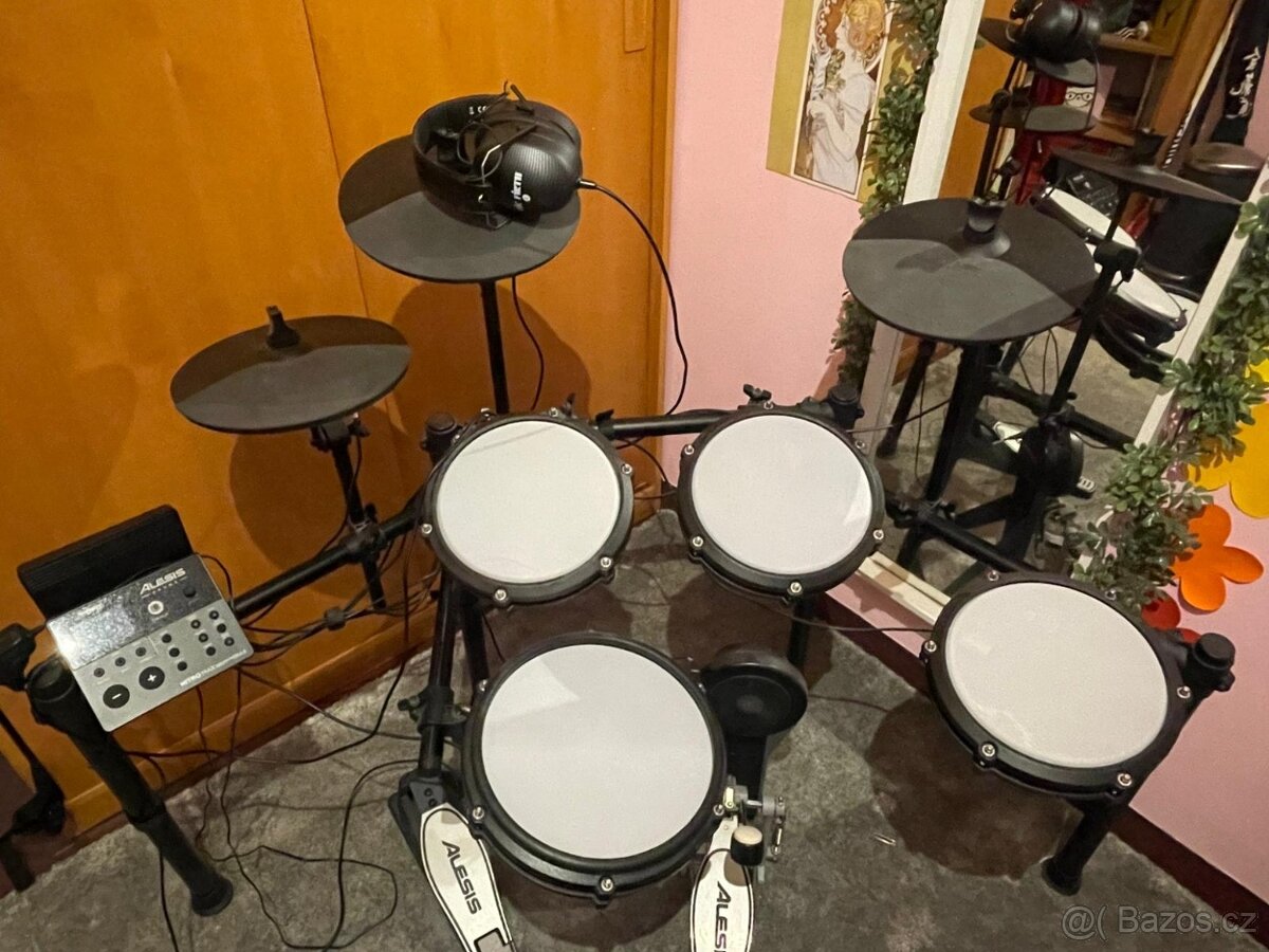 Elektronická bicí souprava ALESIS Nitro Max Kit-sada
