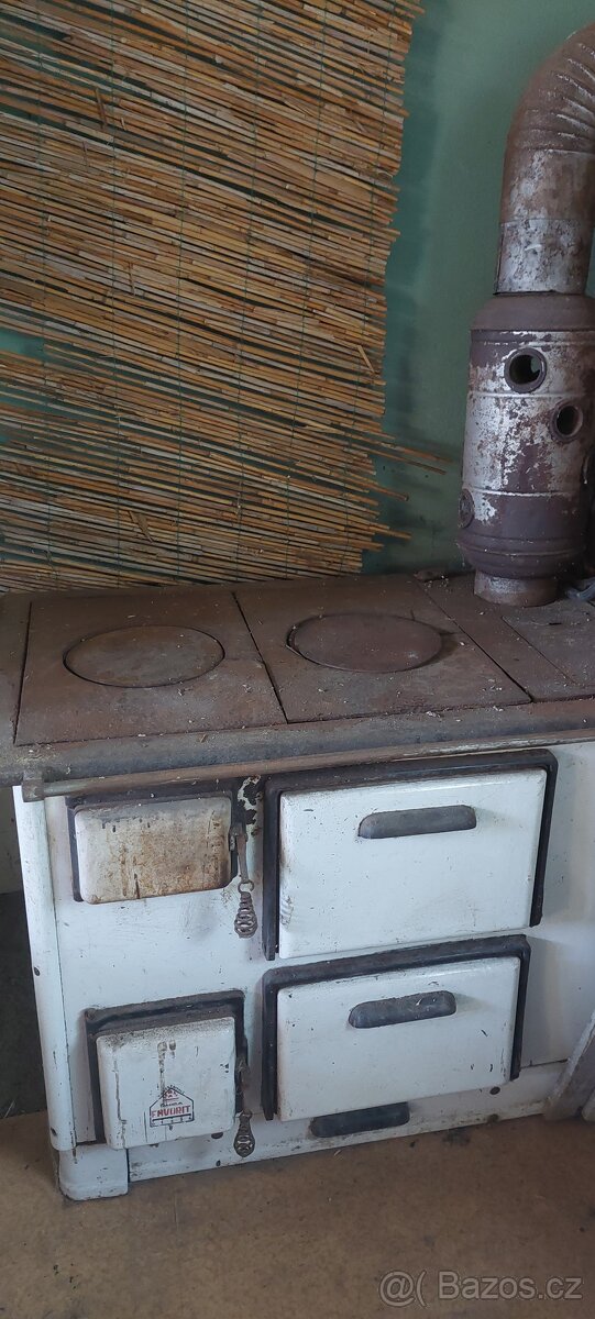 Stará kamna-sporák