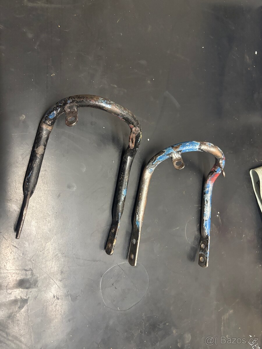 Držáky Jawa mustang