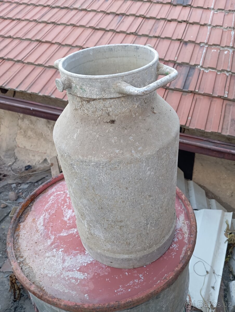 Hliníková konev na mléko