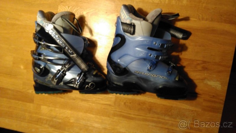 SJEZDOVÉ BOTY ROSSIGNOL