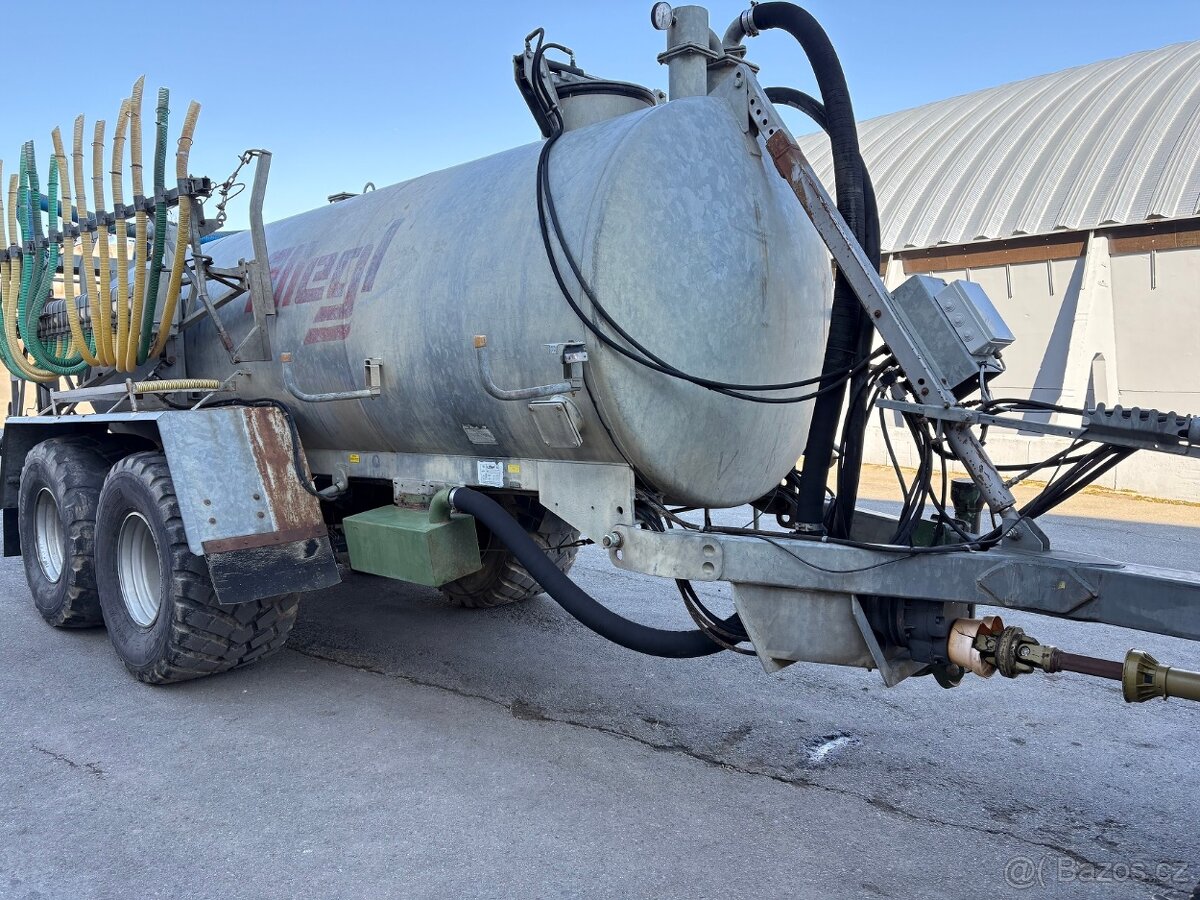 Aplikátor kejdy, fekál Fliegl VFW 10600 TD