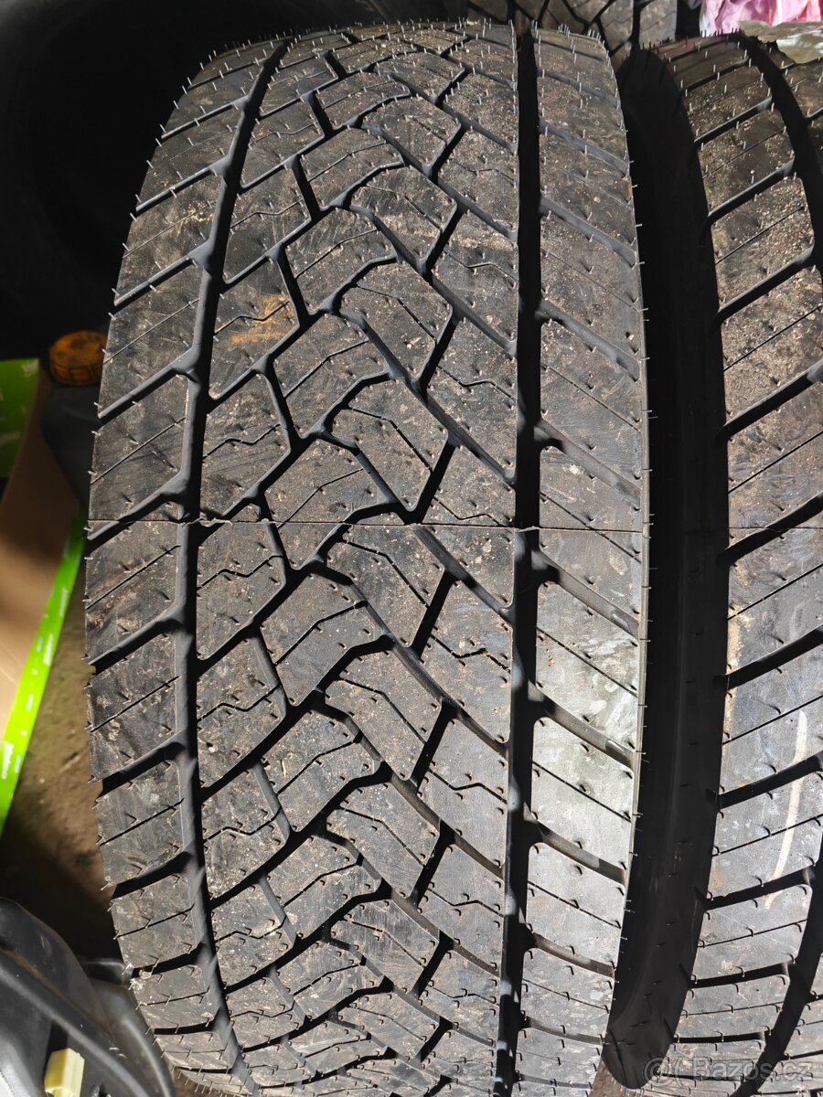 Goodyear KMAX D 295/60 R 22, 5