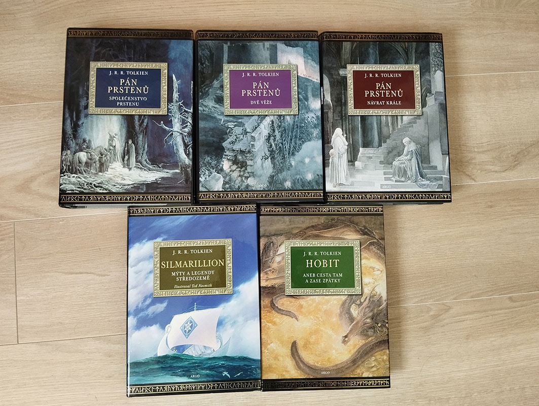 Prodám trilogii Pán prstenů, Hobit, Silmarillion