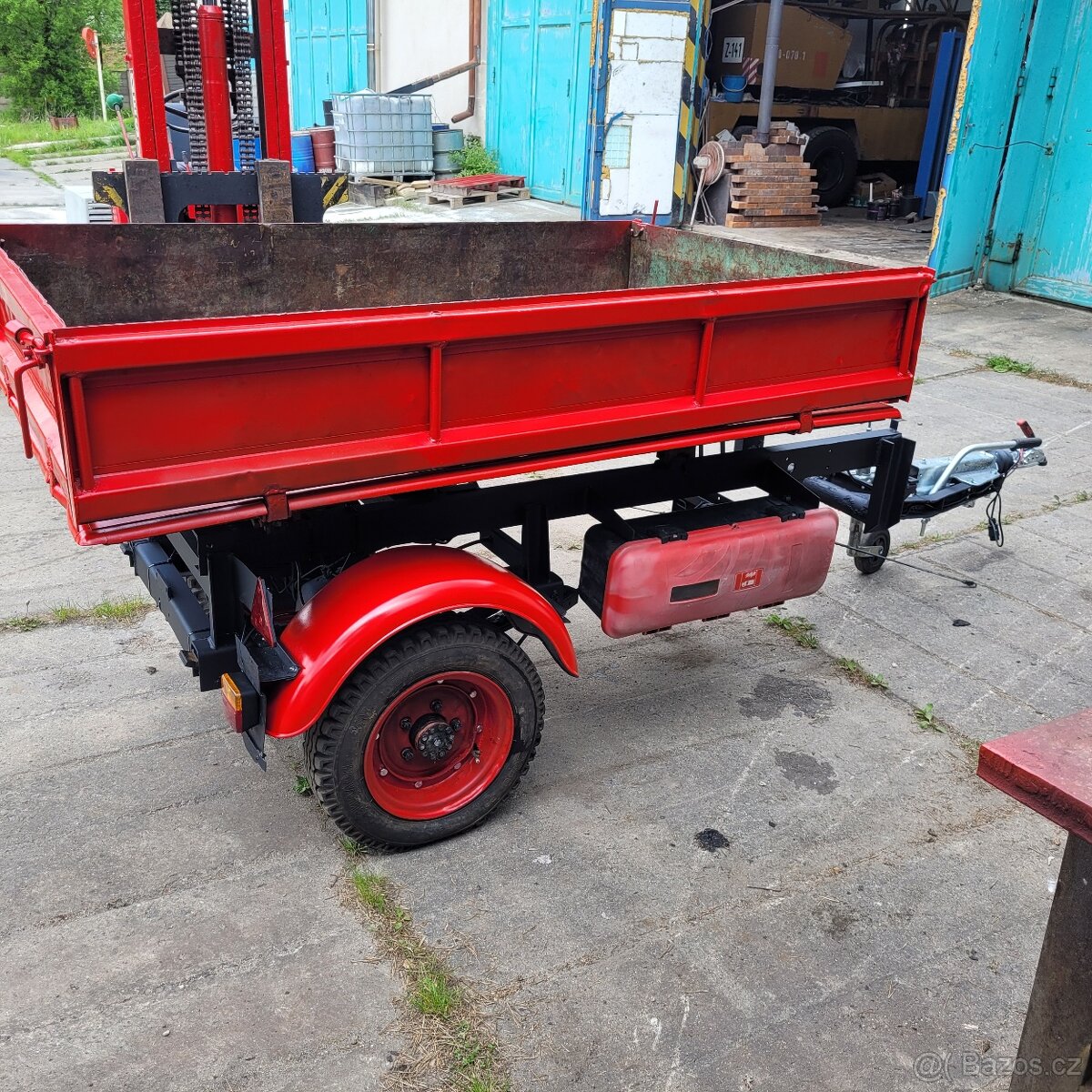 Sklápěcí přívěs za malotraktor z Multicar M22