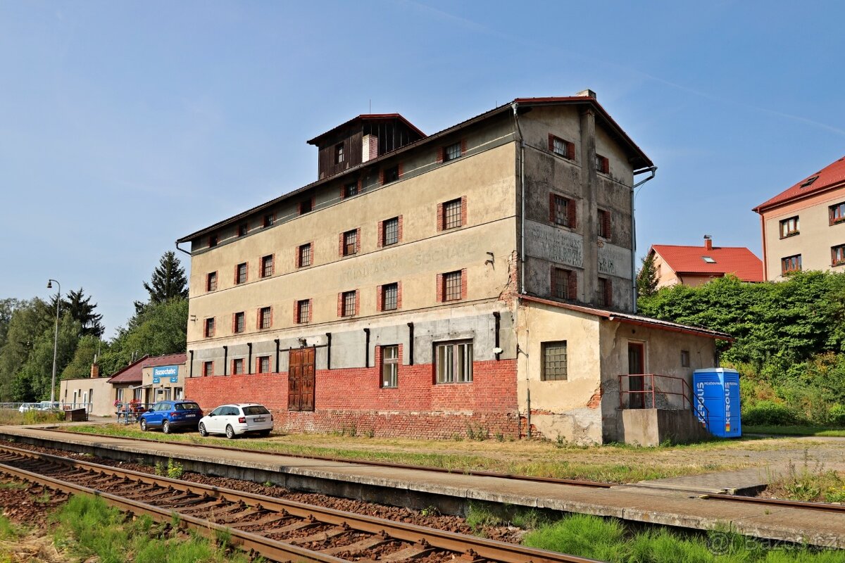 Prodej skladového prostoru s bytem, 600 m2, Rozsochatec