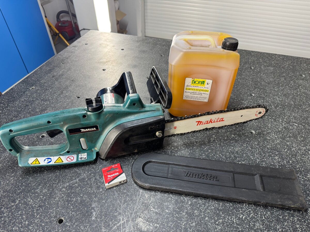 Řetězová elektrická pila MAKITA UC3010A