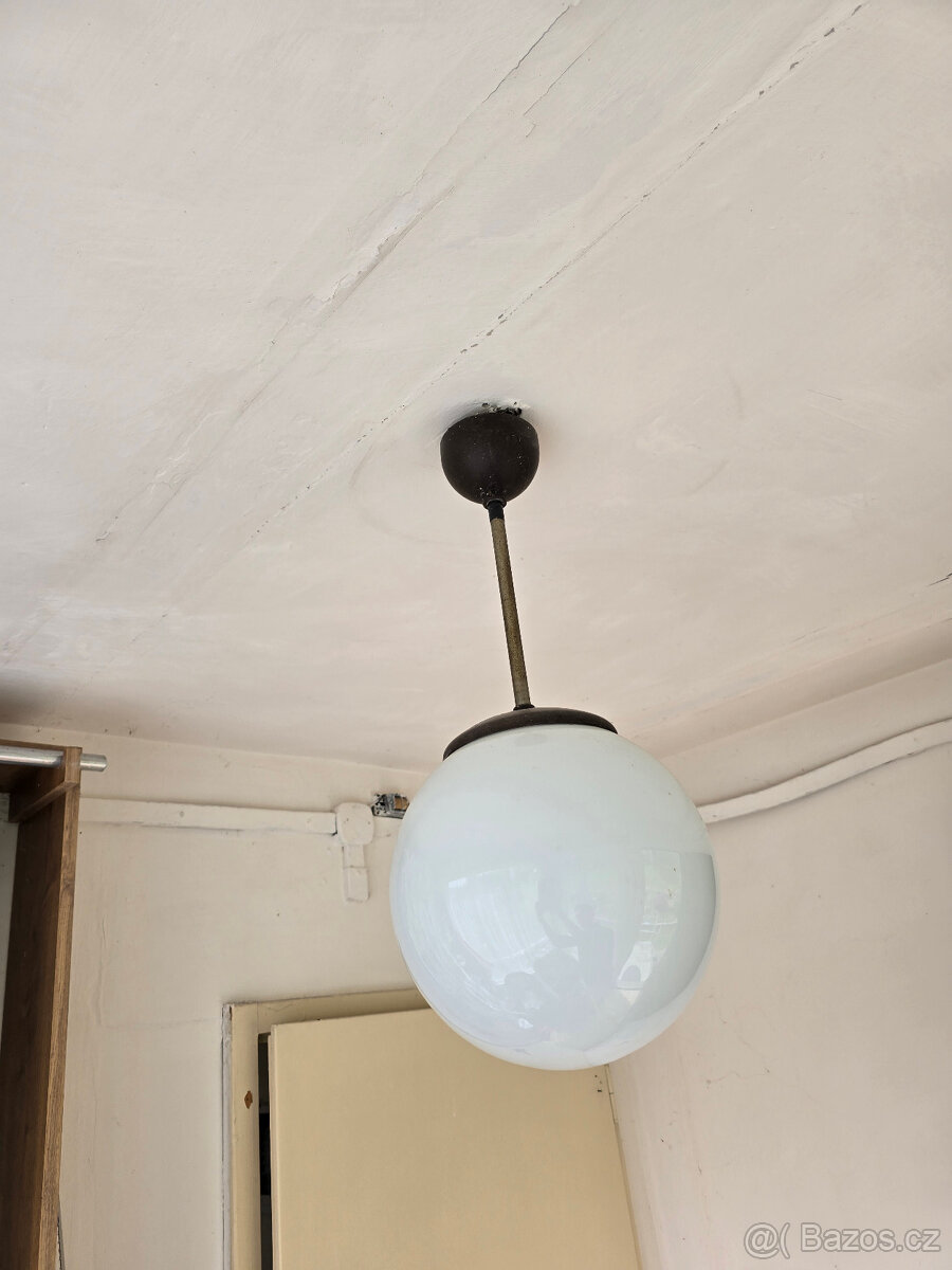 Stará kulová lampa