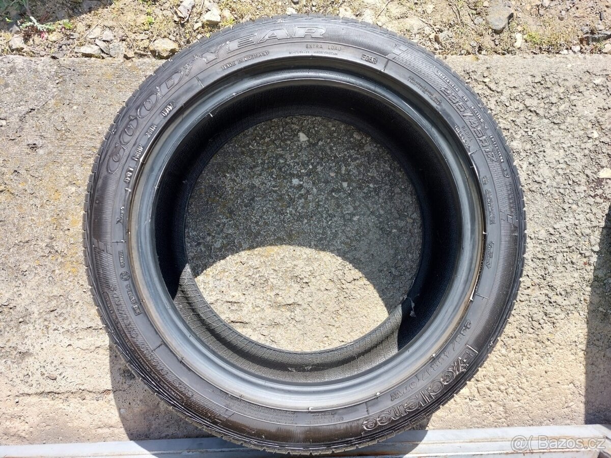 (č.75) Nové,letní 17" pneu 235/45 R17 97W